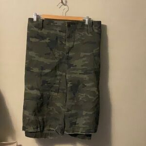 Green Cargo Shorts with Relaxed Fit and Durable Material